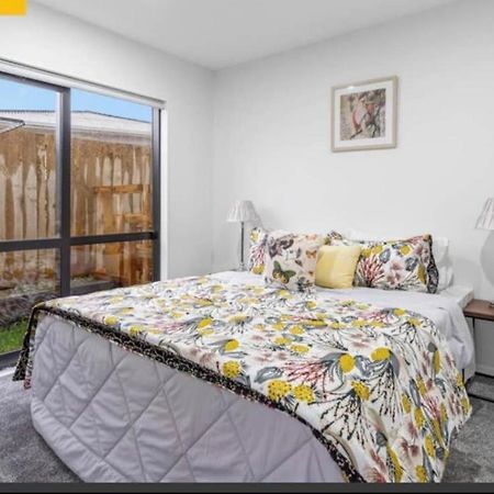 Private Double Bedroom With Attached Bathroom Near 12 Min To Auckland Airport Exterior foto